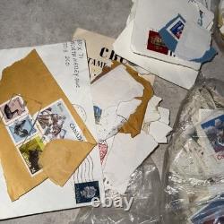 Grand lot de collection d'album de timbres de plus de 1 000 Canada et pays étrangers Croisés en vrac