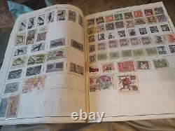 Grande Collection de Timbres du Monde Entier dans l'Album Explorer He Harris de 1969. Superbe Exemplaire