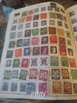 Grande Collection de Timbres du Monde Entier dans l'Album Explorer He Harris de 1969. Superbe Exemplaire