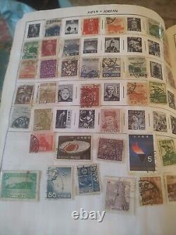 Grande Collection de Timbres du Monde Entier dans l'Album Explorer He Harris de 1969. Superbe Exemplaire