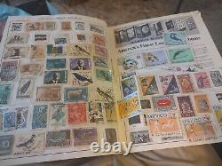 Grande Collection de Timbres du Monde Entier dans l'Album Explorer He Harris de 1969. Superbe Exemplaire