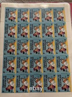 Grande collection de timbres vintage de Walt Disney dans un album de 35 feuilles complètes de 875 timbres