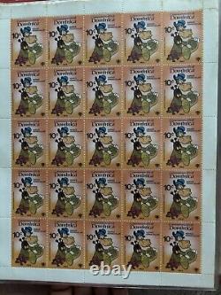 Grande collection de timbres vintage de Walt Disney dans un album de 35 feuilles complètes de 875 timbres