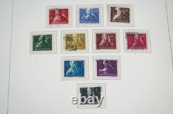 HONGRIE ANNÉES 1940-1960 COLLECTION DE PLUS DE 1 100 TIMBRES NEUFS ET USAGÉS DANS UN ALBUM LIGHTHOUSE