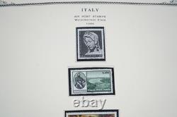 ITALIE & COLONIES ANNÉES 1940-1950 COLLECTION DE 225 TIMBRES NEUFS & USAGÉS DANS UN ALBUM SCOTT