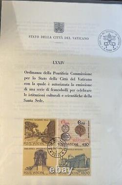 Immense collection de timbres du Vatican. Édition limitée rare. Premier album vintage publié.