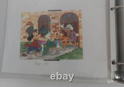 L'album Disney World des timbres-poste avec environ 250 timbres au total