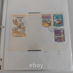 L'album Disney World des timbres-poste avec environ 250 timbres au total