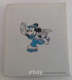 L'album Disney World des timbres-poste avec environ 250 timbres au total