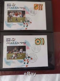 La Collection Coupe Du Monde De Football En 3 Albums Timbres, Couvertures Signées, Cartes Maxi