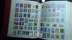 La collection chargée de timbres WW A-Gr dans l'album Citation contient environ 12 000 timbres.