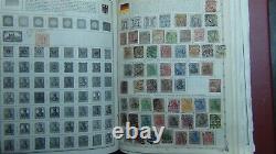 La collection chargée de timbres WW A-Gr dans l'album Citation contient environ 12 000 timbres.