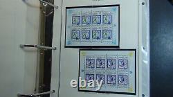 La collection de timbres de Russie dans l'album épais à 3 anneaux de Mystic compte 2600 timbres de 67 à 91.
