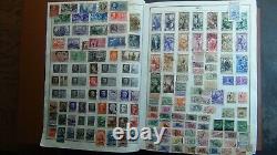 La vaste collection d'albums de timbres de Ww Huge Harris compte des milliers de timbres.