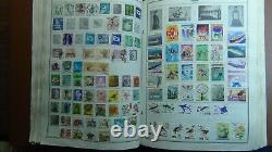 La vaste collection d'albums de timbres de Ww Huge Harris compte des milliers de timbres.
