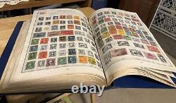 Lot de 3 albums de collection de timbres incluant quelques timbres
