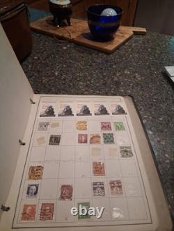 Lot provenant d’une succession : ancien album de timbres-poste contenant de nombreux timbres. Estimation : 200–400