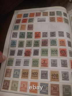 Magnifique et importante collection de timbres du monde entier dans un énorme album He Harris. $$$