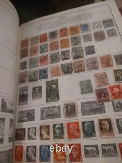 Magnifique et importante collection de timbres du monde entier dans un énorme album He Harris. $$$