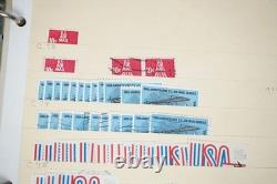 Notre accumulation de plus de 2 500 timbres neufs et oblitérés, stockés dans un classeur sur des pages de stock.