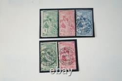 SUIISSE 1860-1970 COLLECTION DE PLUS DE 1 000 TIMBRES CONSERVÉS DANS UN ALBUM SCOTT