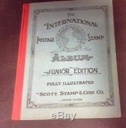 Timbre Mondial À La Collection De 1935 Dans L'album International Scott Junior