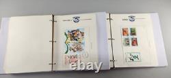 Timbres Postaux Disney 2 Albums Collection Monde de Disney plus de 350 Timbres