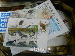 Trier mondial de 9,8 kg dans des boîtes grandes timbres dans des albums/à l'unité (Notre réf. GA3Q)