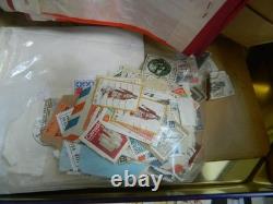 Trier mondial de 9,8 kg dans des boîtes grandes timbres dans des albums/à l'unité (Notre réf. GA3Q)