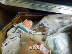 Trier mondial de 9,8 kg dans des boîtes grandes timbres dans des albums/à l'unité (Notre réf. GA3Q)