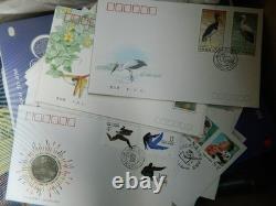 Trier mondial de 9,8 kg dans des boîtes grandes timbres dans des albums/à l'unité (Notre réf. GA3Q)