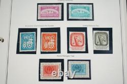 UNE COLLECTION DE TIMBRES DES ANNÉES 1950 À 1980 DE 800 TIMBRES ET 40 FEUILLES TOUS NEUFS DANS UN ALBUM MYSTIQUE
