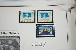 UNE COLLECTION DE TIMBRES DES ANNÉES 1950 À 1980 DE 800 TIMBRES ET 40 FEUILLES TOUS NEUFS DANS UN ALBUM MYSTIQUE