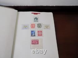 Une collection de timbres U/m des Nations Unies dans un album
