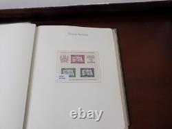 Une collection de timbres U/m des Nations Unies dans un album